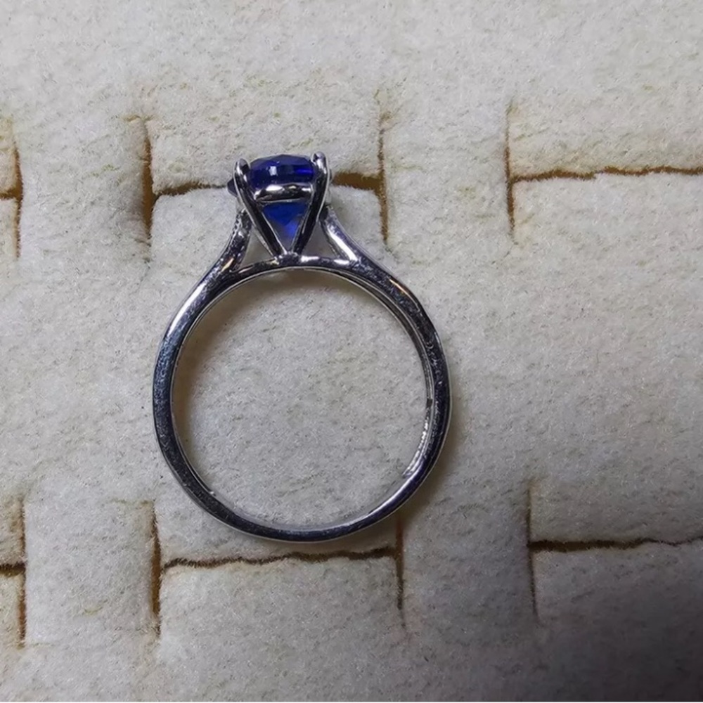 BEAUTIFUL VINTAGE SILVER TONE BLUE RHINESTONE RING SIZE 8 - Picture 3 of 6